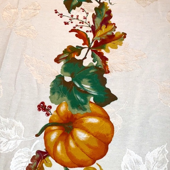 Holidays Harvest tablecloth great for thanksgiving - Picture 5 of 5